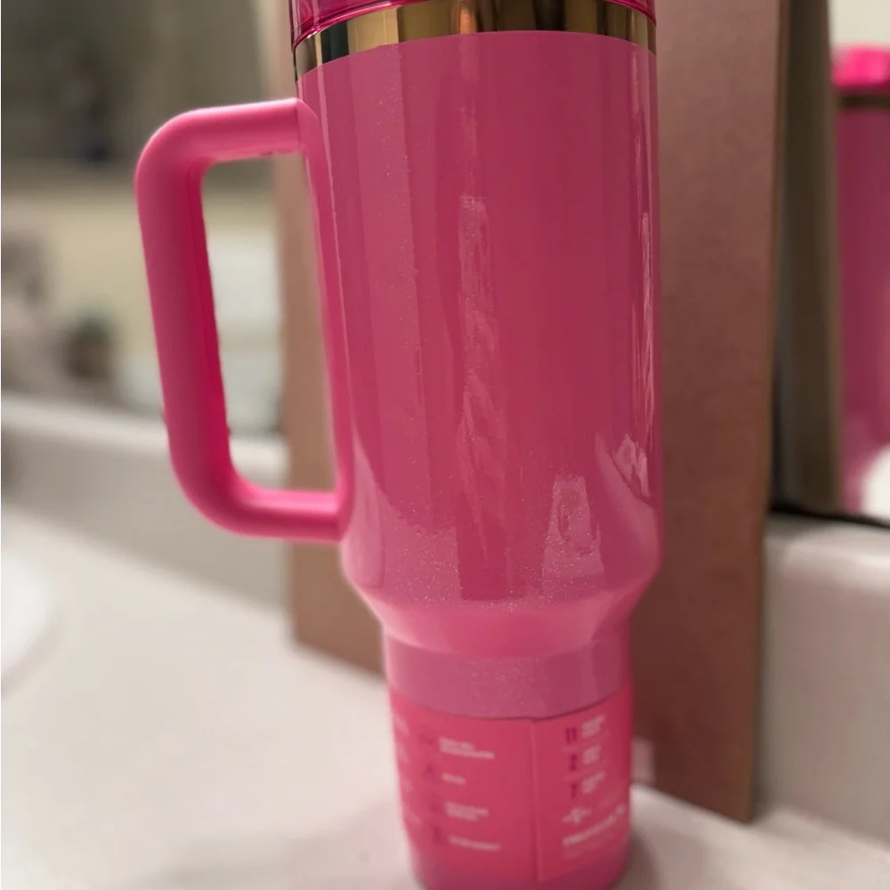 NIB: Stanley x Wicked Collab •Glinda: the hot pink with sparkles 40 ounce - Picture 6 of 6